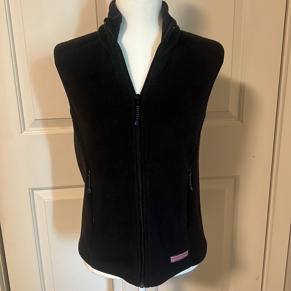 Vineyard Vine black fleece vest, size small